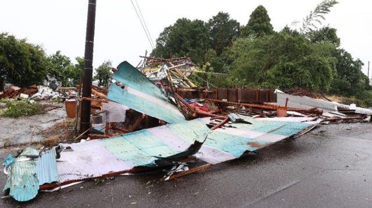 台風は動き遅く 九州で30人超けが