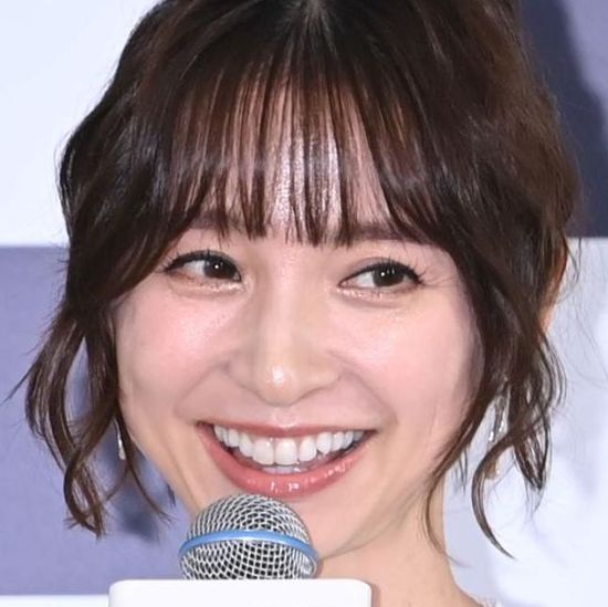 篠田麻里子 交際順調?問われ笑顔