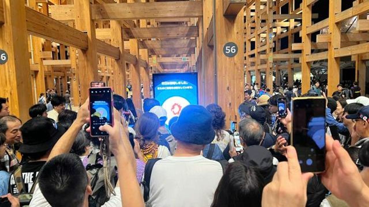 万博ロス 12日も遅くまで残る人々 - Yahoo!ニュース