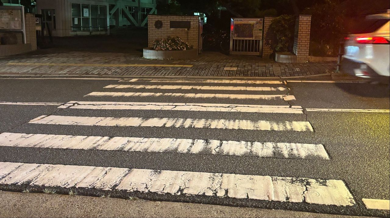横断歩道で8歳の女児はねられ重体 - Yahoo!ニュース