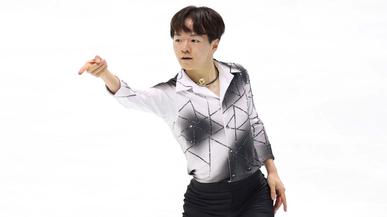 鍵山が首位 スピンはまさかの0点