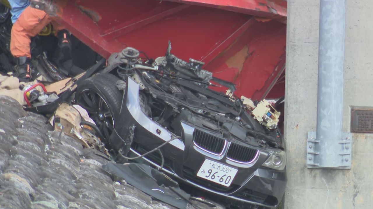 水門に車衝突 3人死亡1人意識不明