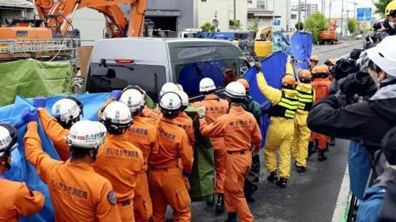陥没 男性家族「恐怖と戦った父」