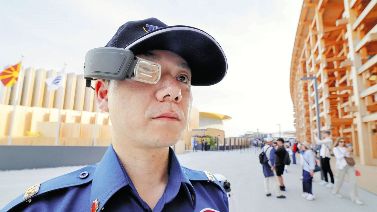 万博 警備員の「スカウター」話題 - Yahoo!ニュース