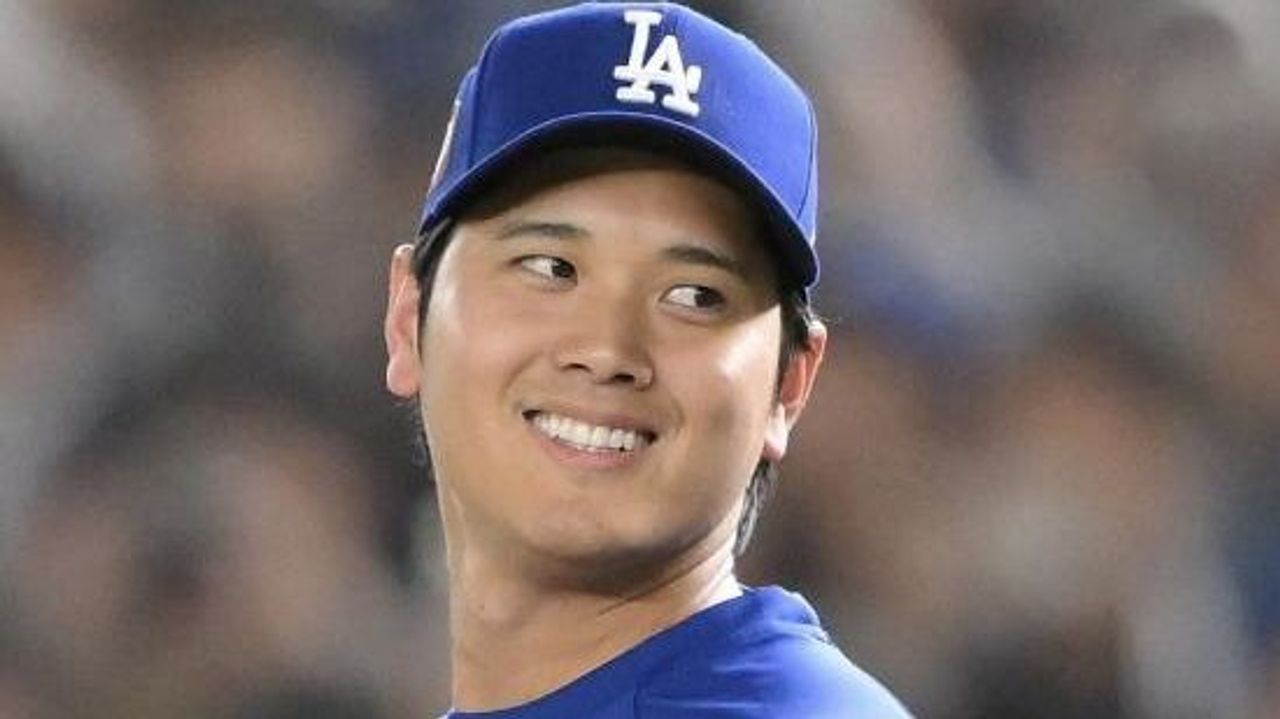 大谷 相手マスコットと肩並べ走る