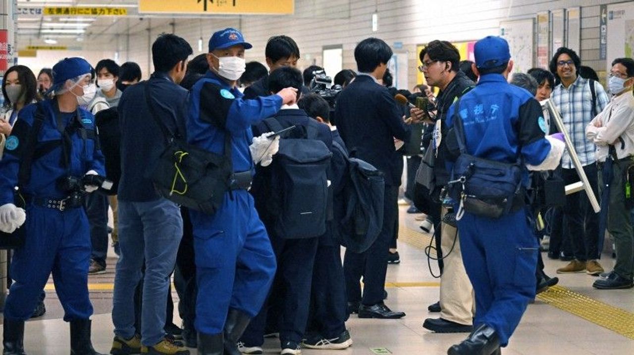 東京メトロ切りつけ 逃げ惑う乗客 - Yahoo!ニュース