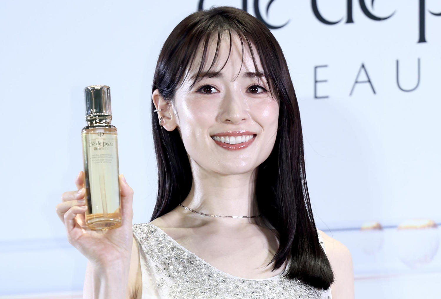 泉里香 結婚発表後初の公の場 - Yahoo!ニュース