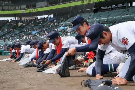 甲子園優勝時のソックスと甲子園優勝時のキャップとなります。 Amazon.co.jp: 健大高崎 高校野球 優勝 帽子 野球帽 男女兼用