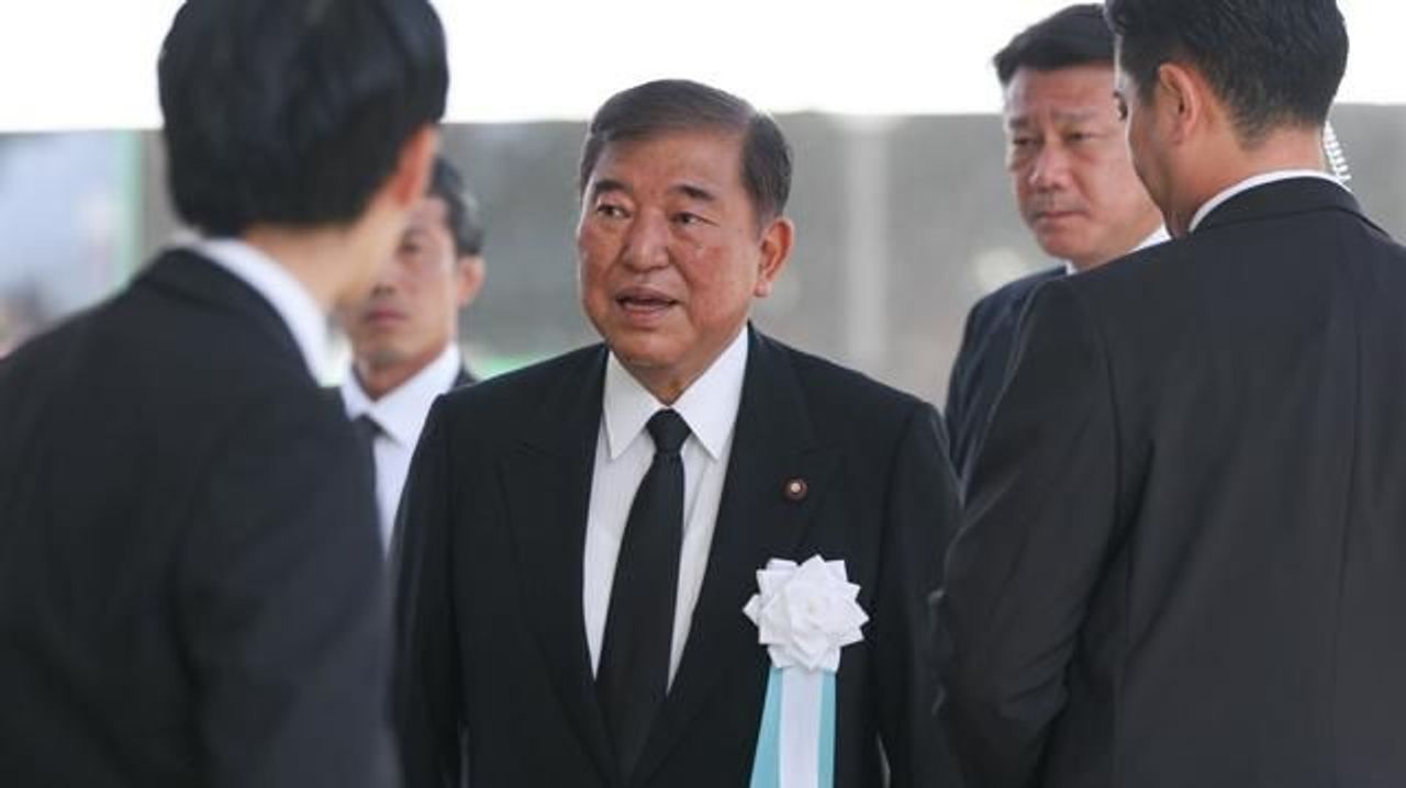 被爆国の使命 首相が式典で挨拶
