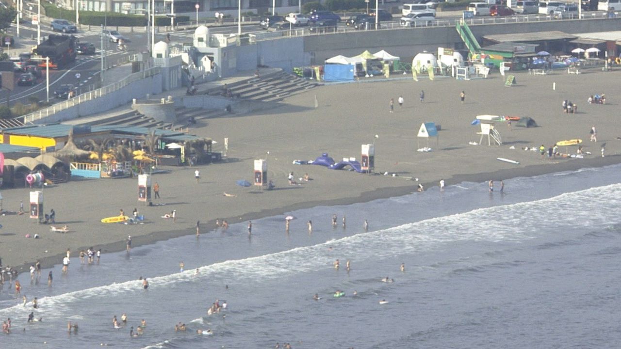 海水浴場で2人溺れ 14歳心肺停止