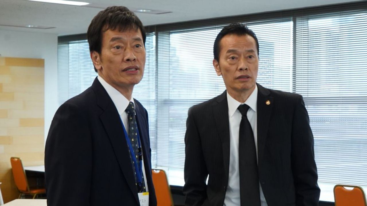 遠藤憲一「双子」で一人二役挑戦