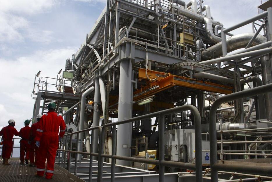 ナイジェリアの石油採掘施設（写真提供：ロイター／アフロ）