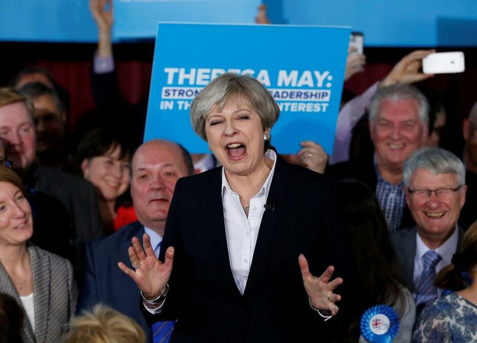[写真]突然、解散総選挙の意向を表明したイギリス・メイ首相。解散はその後、下院で可決された（ロイター/アフロ）