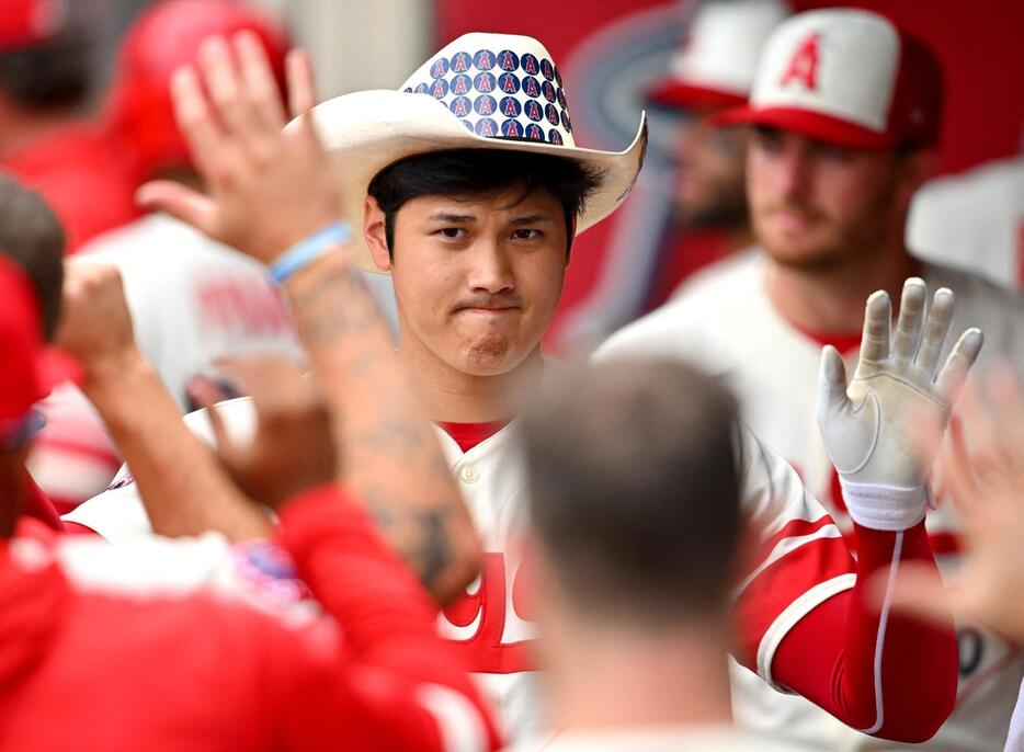 大谷が23、24号ソロを放つもチームは敗戦。ベンチでも笑顔はなかった（写真：USA TODAY Sports/ロイター/アフロ）