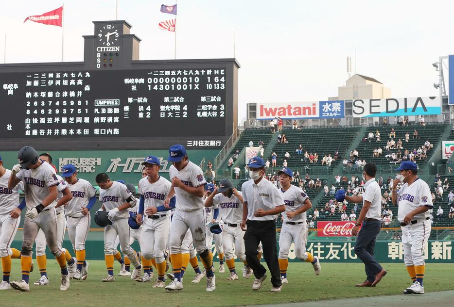 新型コロナのクラスターで10人も選手を入れ替えた県岐阜商は社に1－10で完敗した（写真・日刊スポーツ/アフロ）