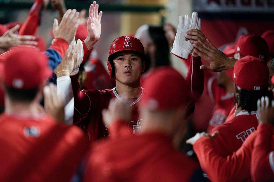 大谷が22号3ランを放ち申告敬遠でも勝利に貢献したがベンチで笑顔はなかった(写真・AP/アフロ）