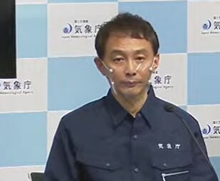 山形県の大雨特別警報について説明する気象庁の黒良龍太予報課長