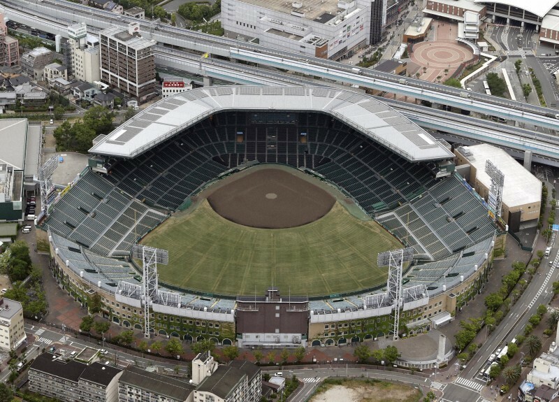 阪神甲子園球場＝兵庫県西宮市で2020年6月10日午前10時39分、本社ヘリから