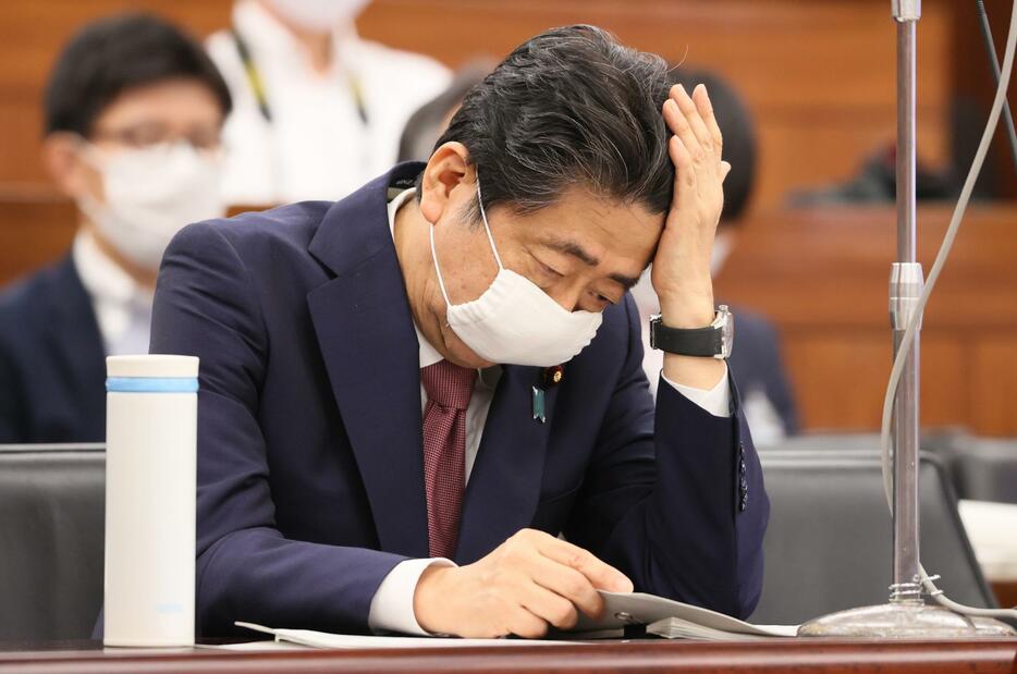 報道各社の世論調査で安倍内閣の支持率低下の傾向がはっきりとしてきた（写真：つのだよしお/アフロ）