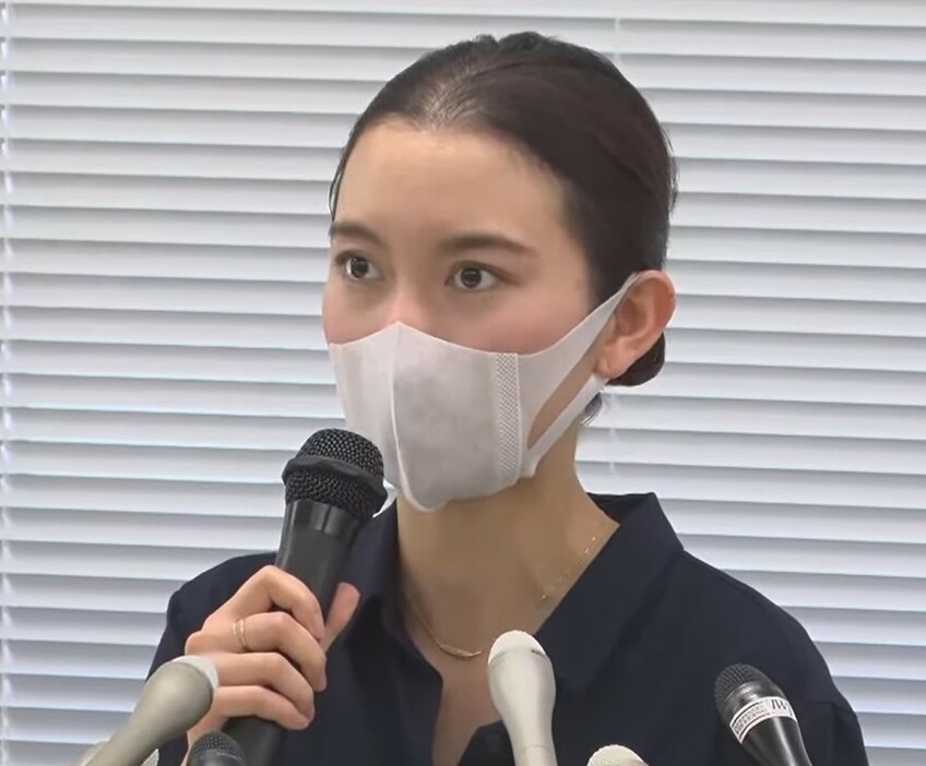 会見する伊藤詩織さん