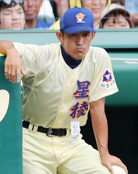 第101回全国高校野球選手権大会決勝（履正社ー星稜）、グラウンドを見つめる星稜の林監督＝阪神甲子園球場で2019年8月22日、幾島健太郎撮影