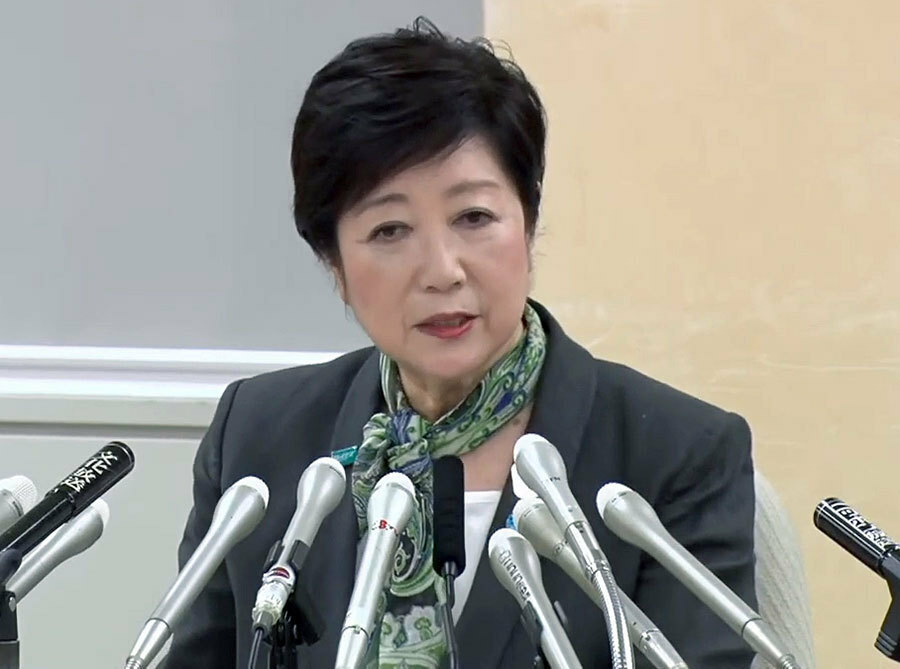 会見する小池知事