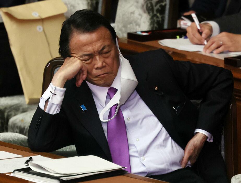 過去にも数々の「舌禍」騒動を起こしている麻生太郎財務相（写真：つのだよしお/アフロ）