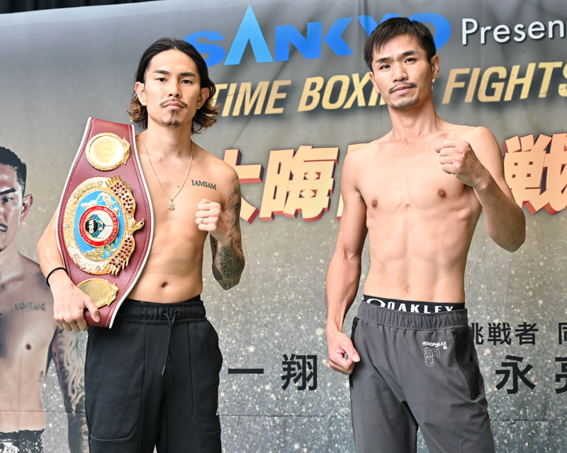 王者の井岡と挑戦者の福永は互いに目を合わせなかった（写真・山口裕朗）