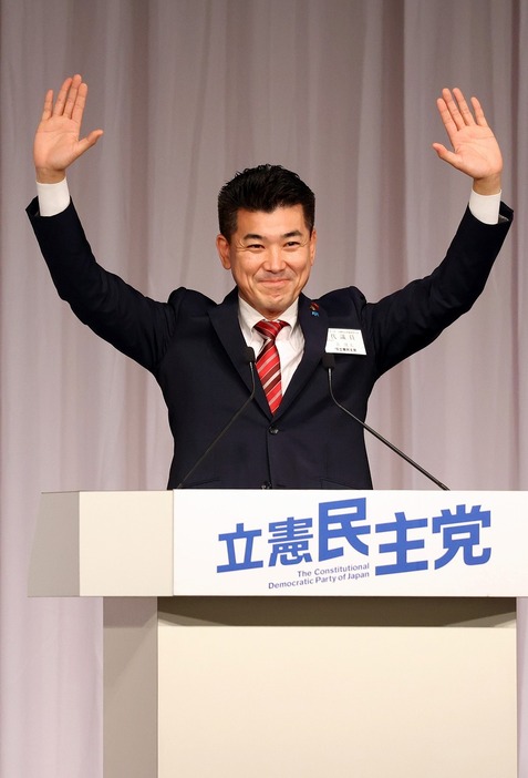 [写真]決選投票の末、立憲民主党の新代表に選出された泉健太氏（つのだよしお/アフロ）
