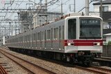 東武スカイツリーラインを走る20000型。20000型は電機子チョッパ制御車のため、20400型への改造に際しては先頭車のみを転用している（2017年7月、草町義和撮影）。