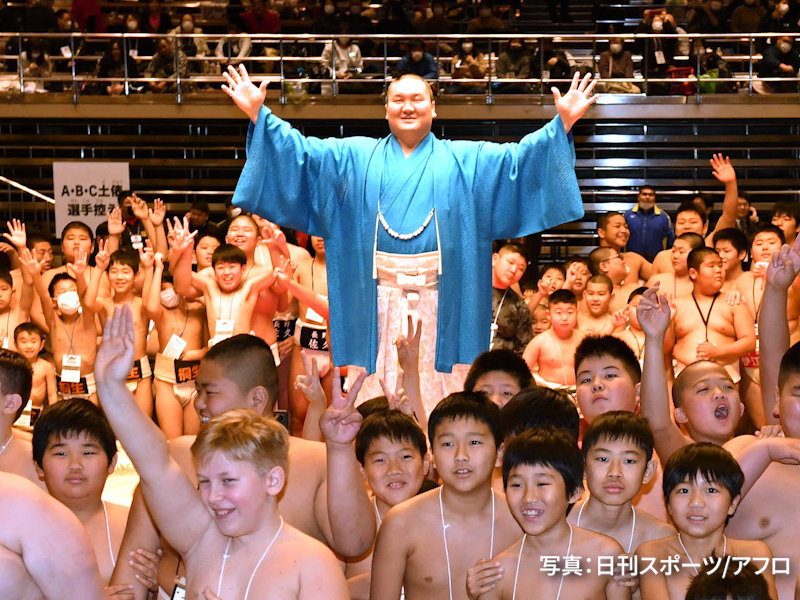 中学生以下の力士が全世界から参加する「白鵬杯」