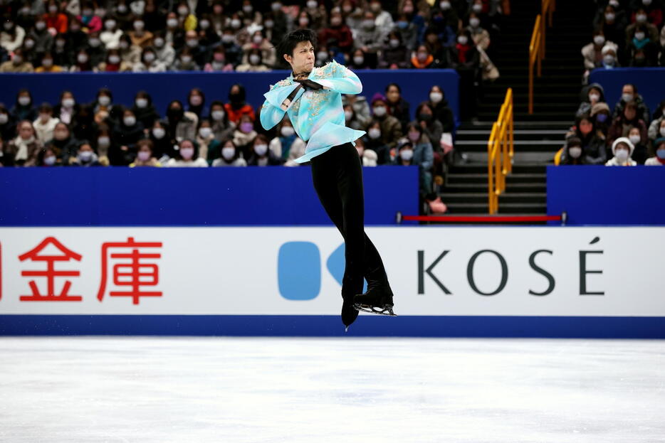 羽生が成功すれば世界初となる4回転アクセルに挑んだ（写真：西村尚己/アフロスポーツ）