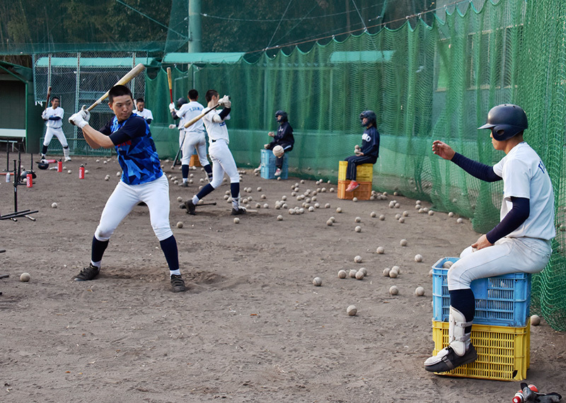 夏に向け練習を再開した東邦の選手たち＝愛知県東郷町で、高井瞳撮影