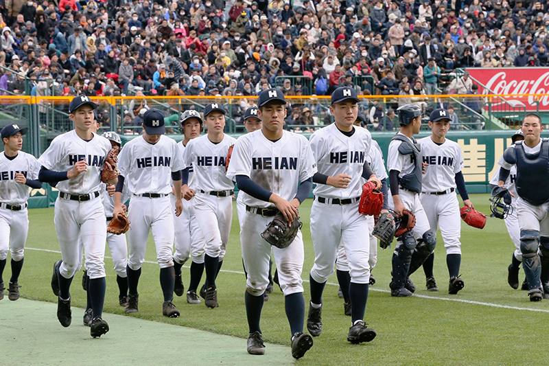 準々決勝 龍谷大平安、あと一本 延長十一回、4強逃す ／京都