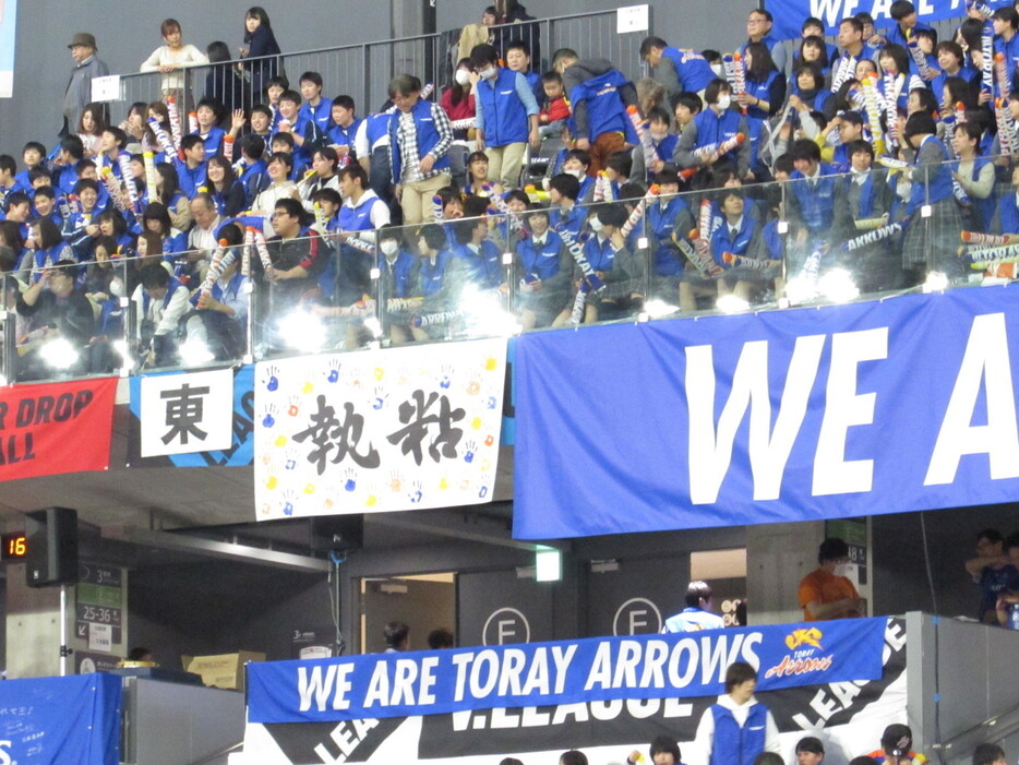 「下克上」を目指した東レアローズ。スローガンは「執粘」