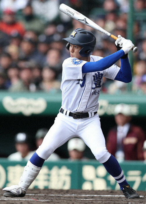 【習志野－明豊】打席に立つ明豊の野上真叶選手＝阪神甲子園球場で2019年4月2日、玉城達郎撮影