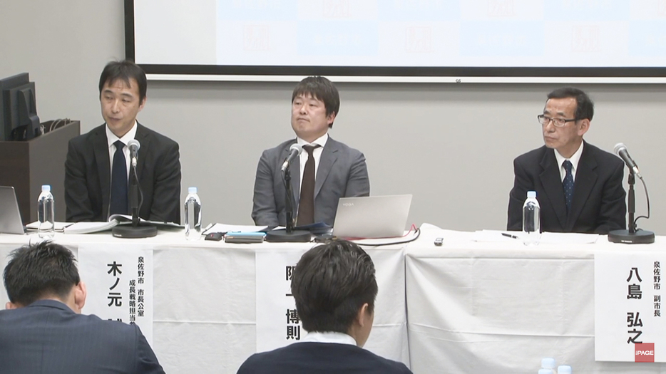 左から木ノ元参事、阪上理事、八島副市長
