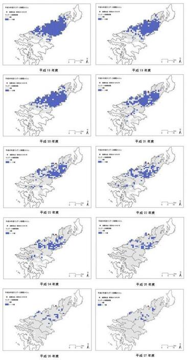 奄美大島におけるマングース捕獲メッシュの経年変化。青色が捕獲が確認されたメッシュで、灰色が捕獲ゼロのメッシュ。継続的な捕獲努力によって年々捕獲ゼロ・エリアが増えている（環境省那覇自然環境事務所発表：http://kyushu.env.go.jp/naha/pre_2016/2728.html）