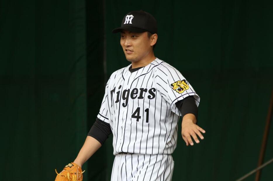 FAで中日から移籍して2年目の阪神・高橋が9年ぶりのせーブ（写真・黒田文夫）