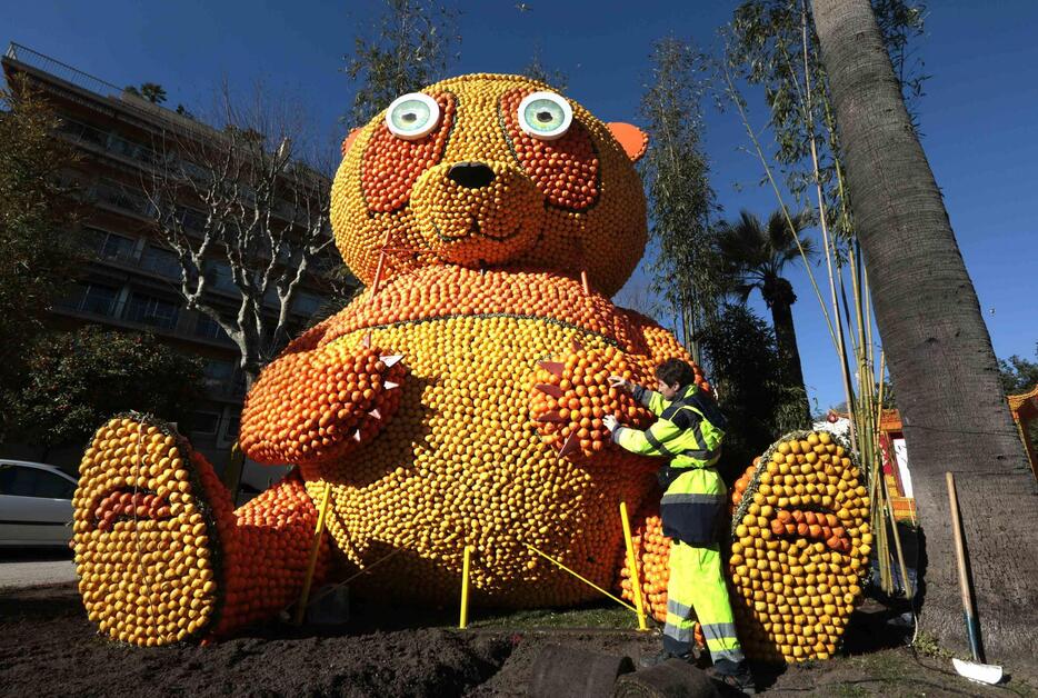 レモンの町・マントン恒例の祭り（ロイター/アフロ）