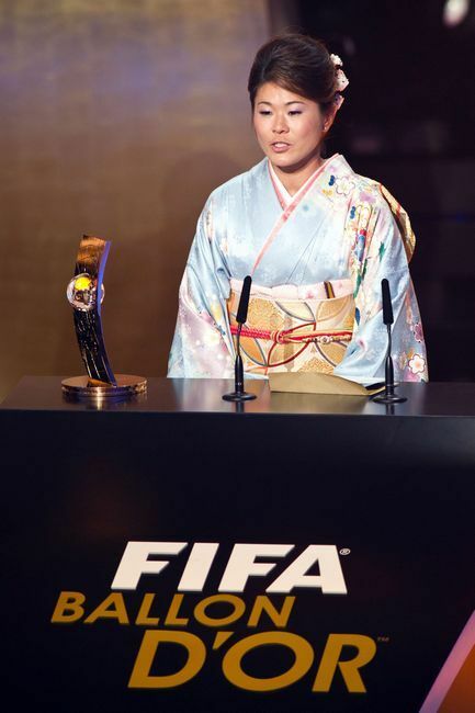 2011年にはアジア人として初めてバロンドールを受賞した澤　2012年1月9日撮影（写真：Enrico Calderoni/アフロスポーツ）