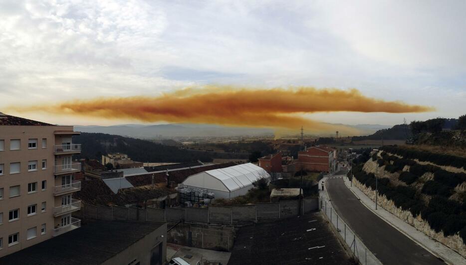 バルセロナ近郊の町で化学工場が爆発＝2月12日（ロイター/アフロ）