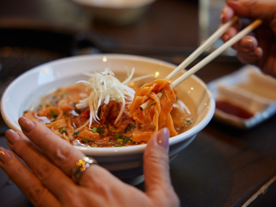 「牛だし冷麺」（990円）