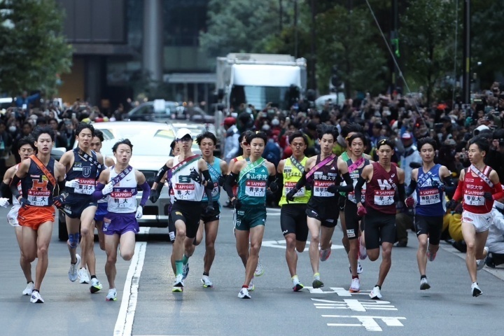 箱根駅伝の２区で史上初の快挙が生まれた。写真：滝川敏之