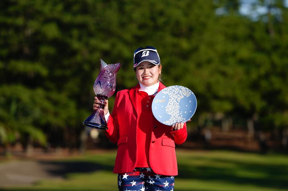 最終戦の「JLPGAツアー選手権リコー杯」で国内メジャーを制し今季3勝を飾った桑木志帆（写真/岡沢裕行）