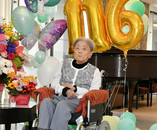 116歳の誕生日を迎えた糸岡富子さん=兵庫県芦屋市提供