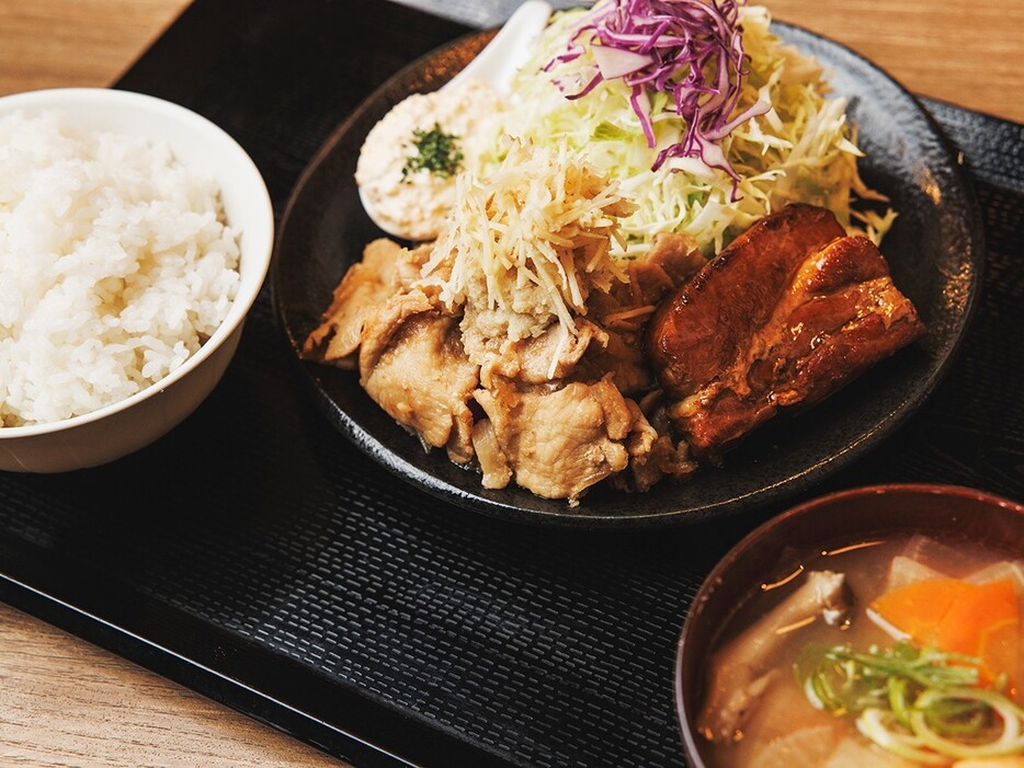 ▲ サ飯は1Fの生姜焼き定食専門店「しょうが焼きBaKa」へ。高知県の壬生農園産「囲生姜」を使用した定食がこちらです。ビタミンB1たっぷりの豚肉で、疲労回復にも最高！