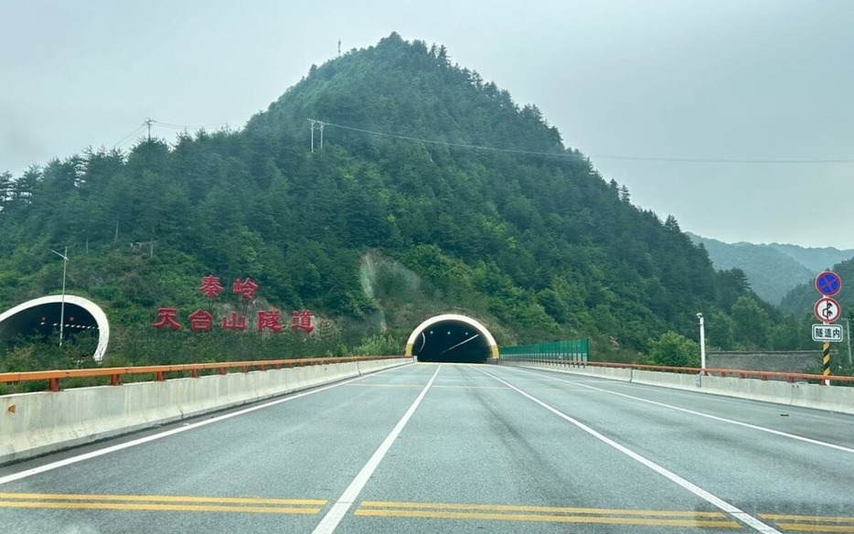 秦嶺天台山トンネル（中国） - 15.56km