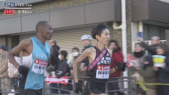 力強い走りを見せる平林選手(國學院大)　2日・箱根駅伝