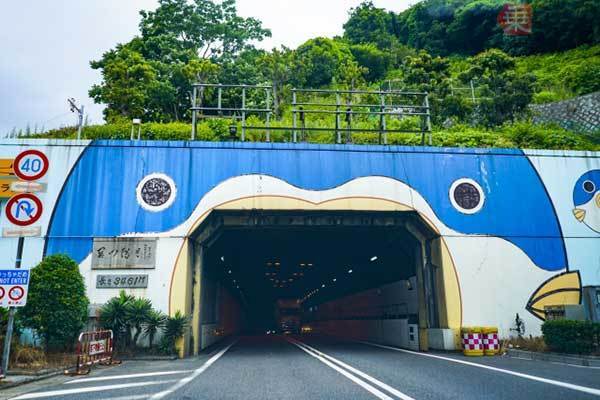 国道2号関門トンネルの門司側車道坑口（画像：写真AC）。